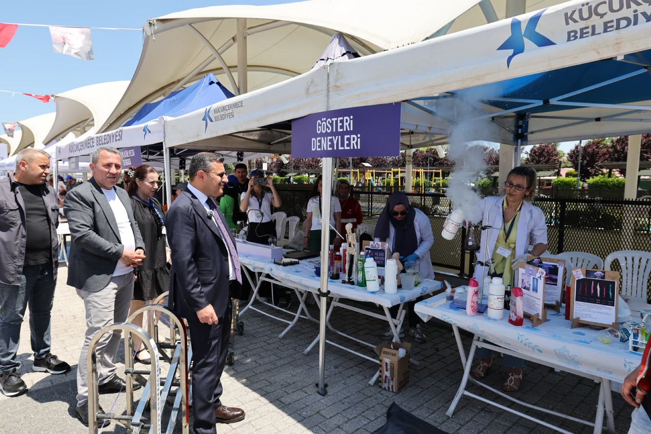BİLİM ŞENLİĞİ KÜÇÜKÇEKMECE’Yİ RENKLENDİRDİ 