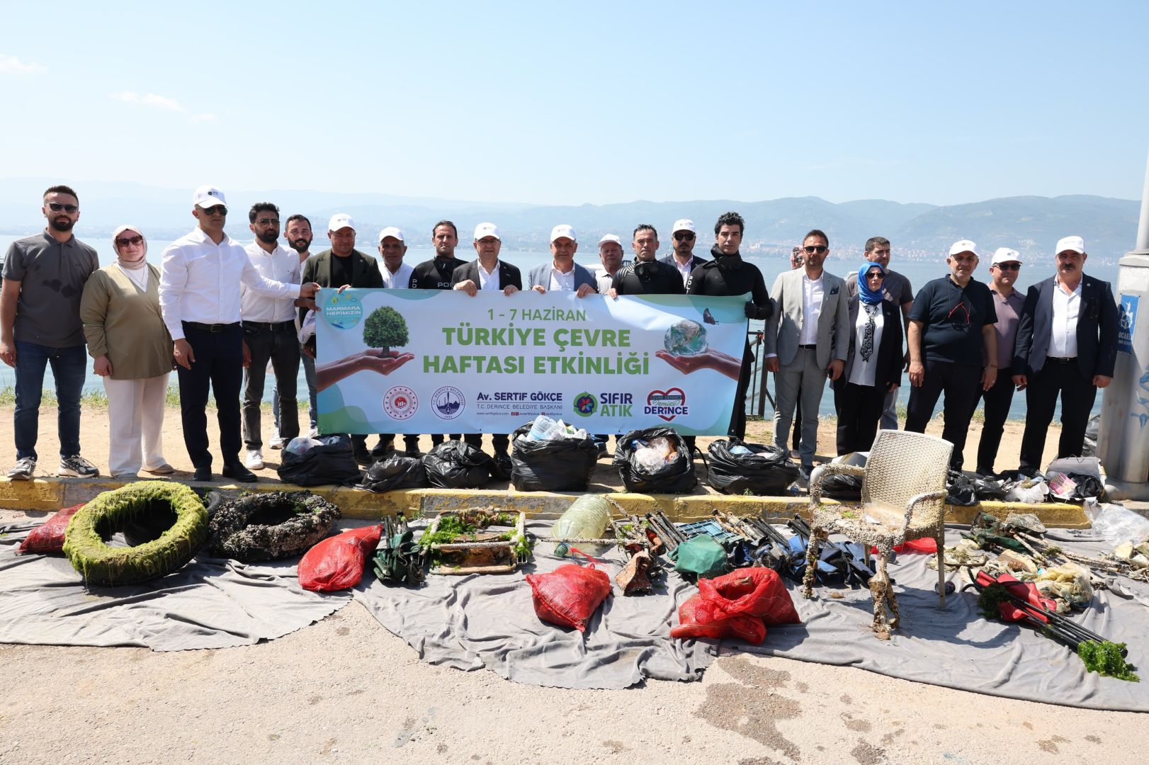 DERİNCE'DE DENİZDEN KIYIYA TEMİZLİK ETKİNLİĞİ
