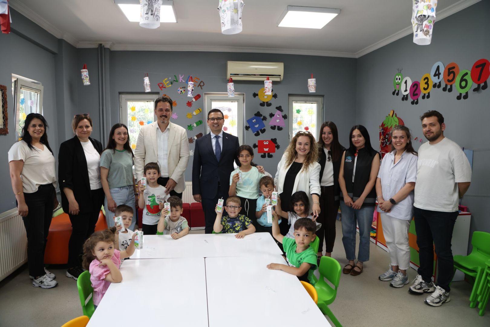 NİLÜFER’DEN MİNİKLERE SÜT DESTEĞİ