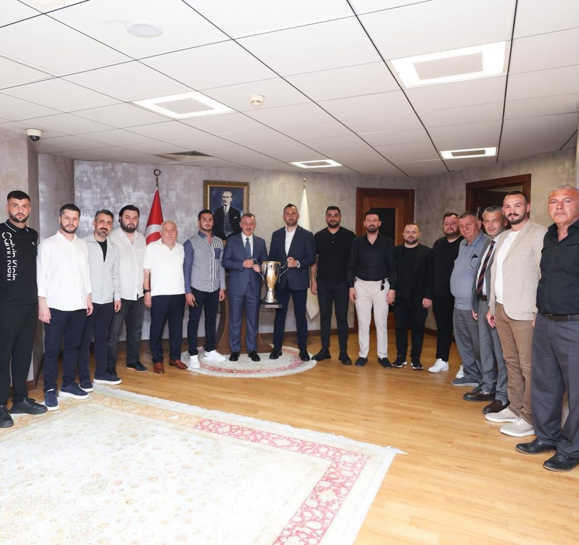ŞAMPİYON TAKIM BÜYÜKAKIN’I ZİYARET ETTİ