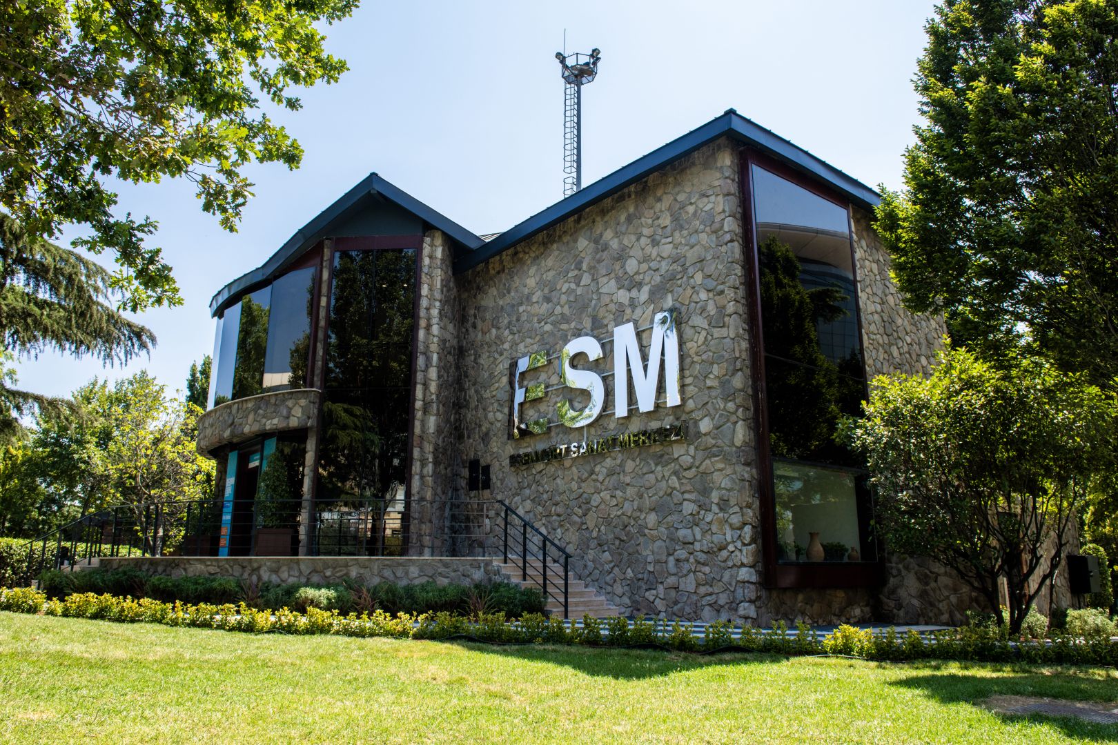 ESENYURT SANAT MERKEZİ KÜLTÜR VE SANATIN BULUŞMA NOKTASI OLDU 