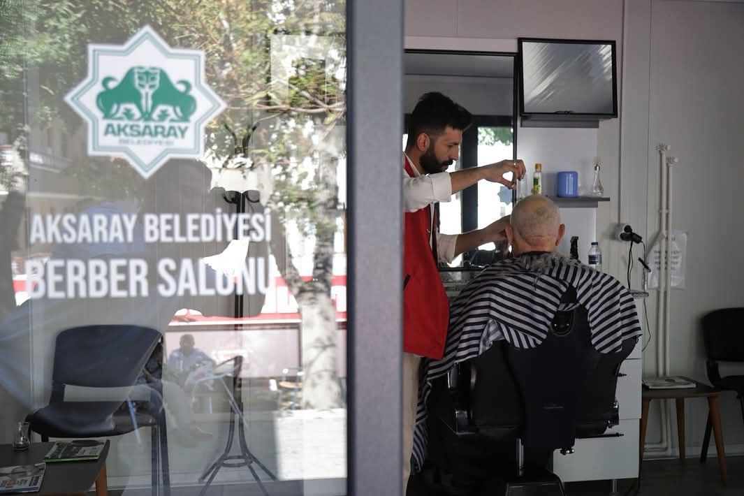 AKSARAY BELEDİYESİ ÜCRETSİZ BERBER VE KUAFÖR HİZMETİNDE YOĞUN YAZ MESAİSİ 