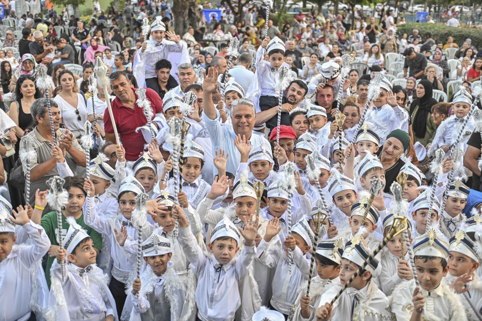 120 AİLE İÇİN SÜNNET ŞÖLENİ HEYECANI 