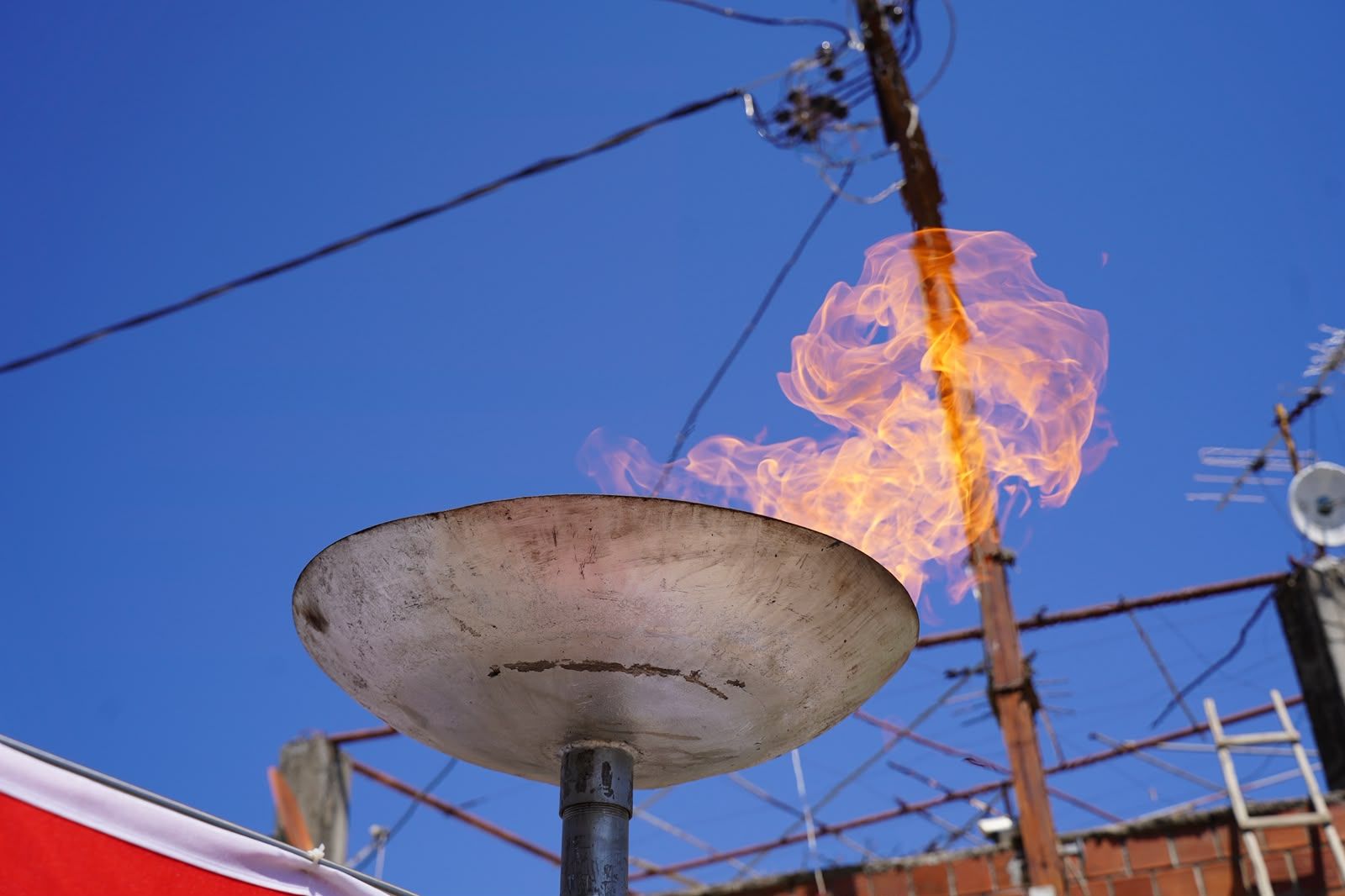ÜREĞİL’DE BEKLENEN GÜN! DOĞALGAZ ATEŞİ YAKILDI 