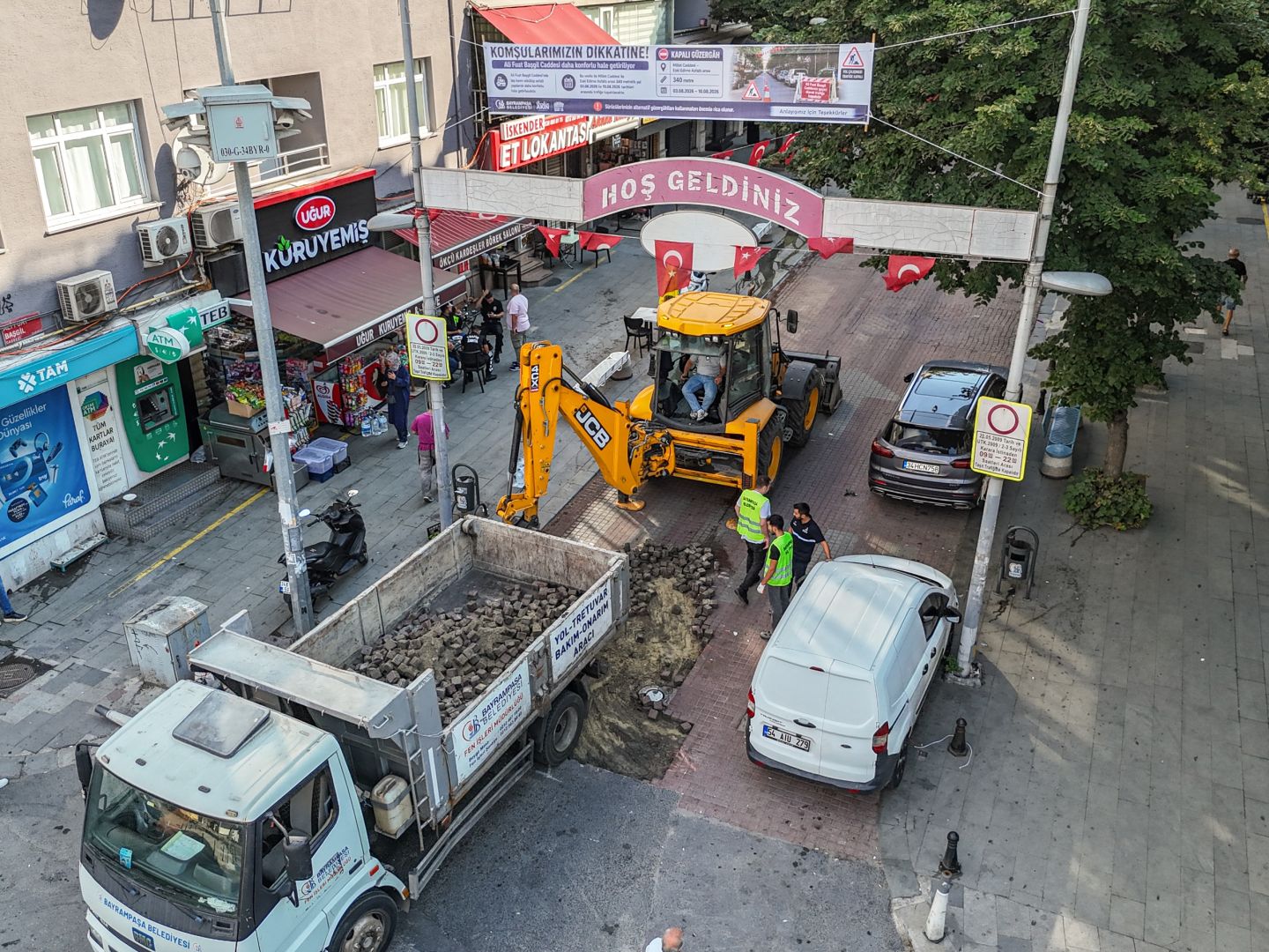 BAYRAMPAŞA BELEDİYESİ ALİ FUAT BAŞGİL CADDESİ’Nİ YENİLİYOR 
