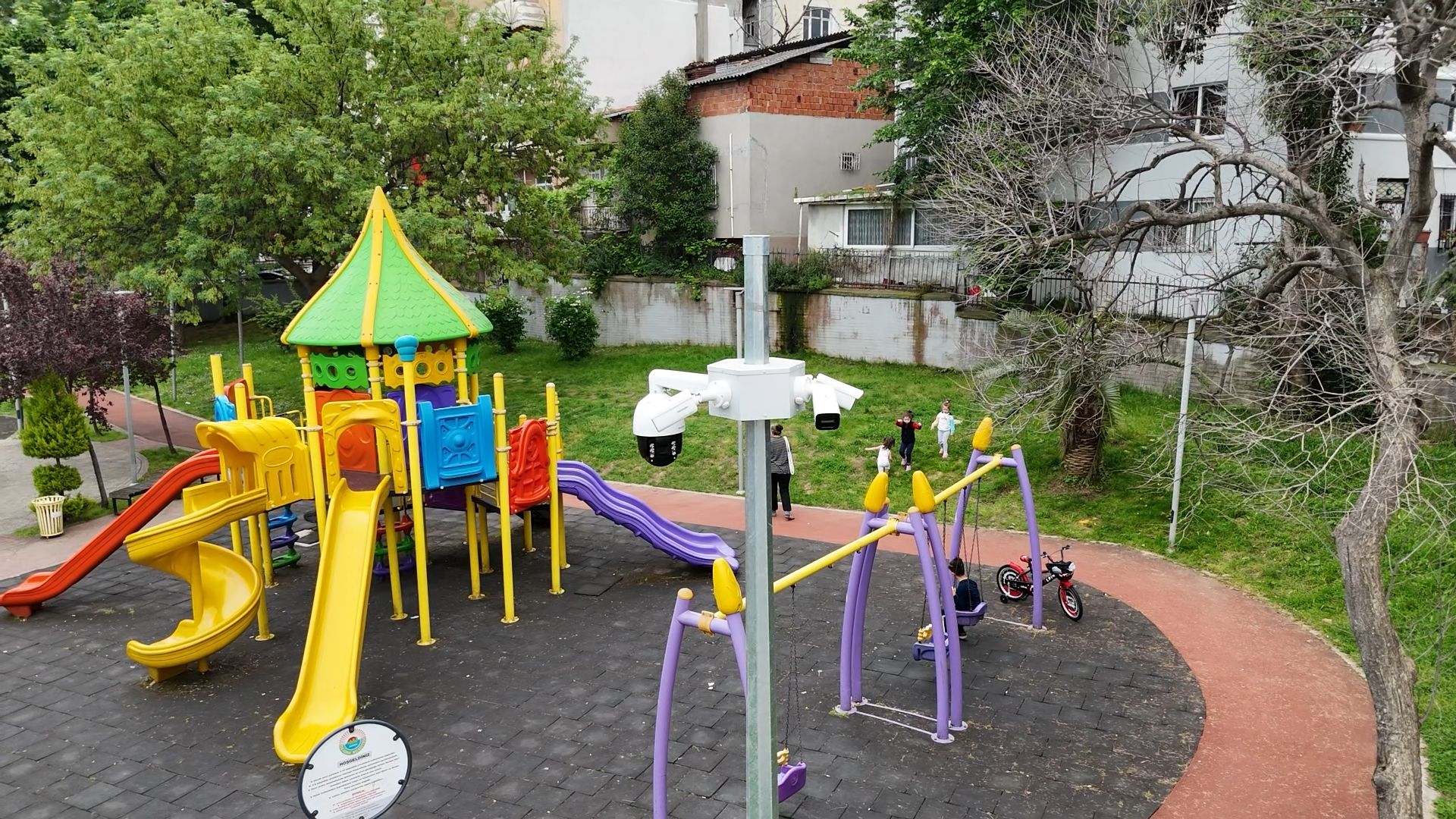 İLKADIM BELEDİYESİ GÜVENLİ PARKLAR PROJESİNİ GENİŞLETİYOR 