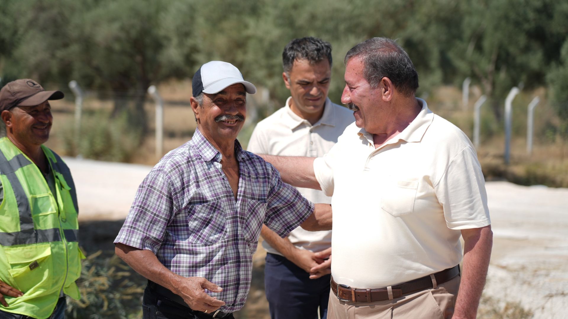 MİLAS BELEDİYESİ ULAŞIM KONFORUNU ARTIRMAK İÇİN SAHADA 