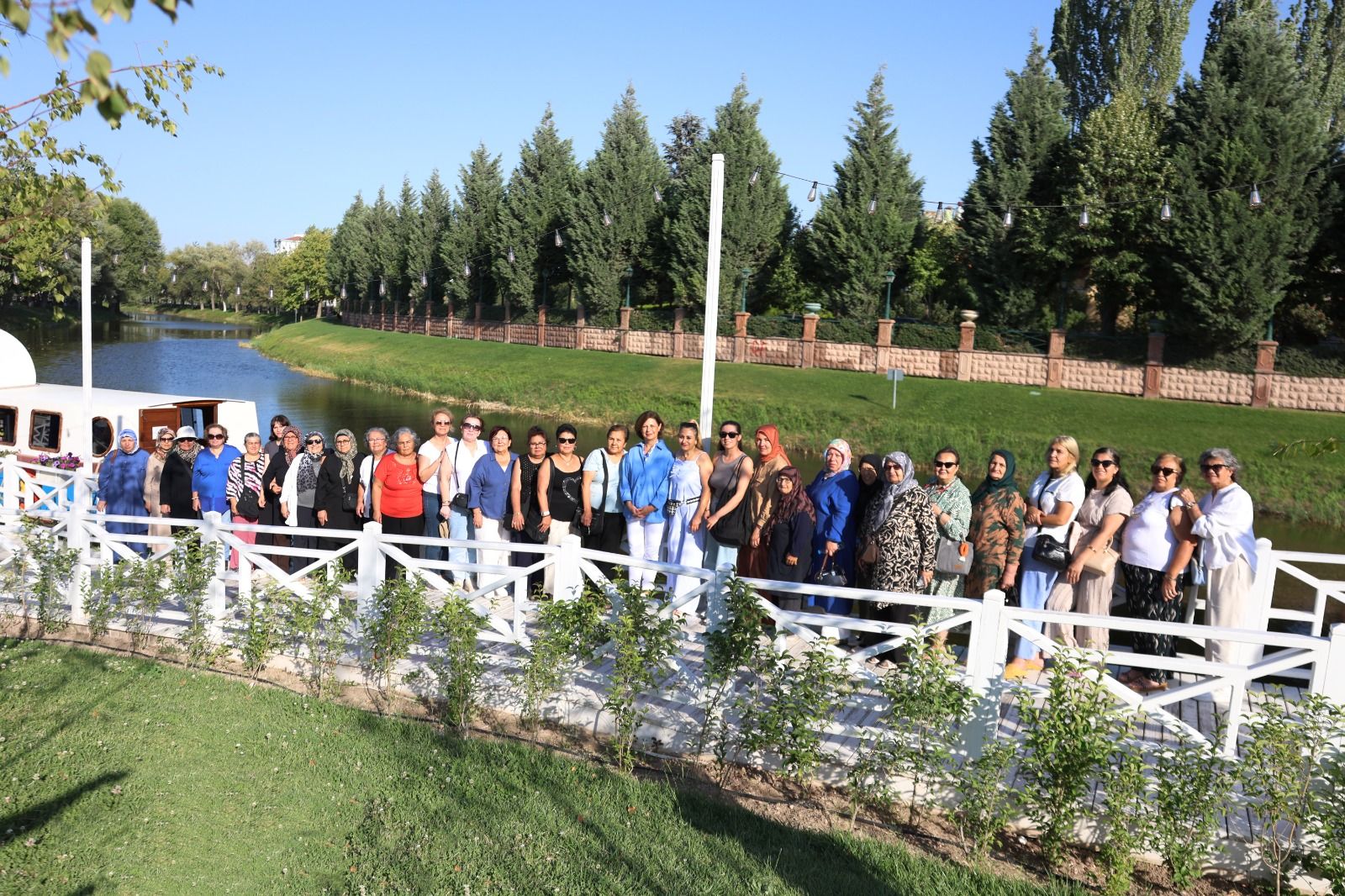 Porsuk manzarasında sıcak sohbet 