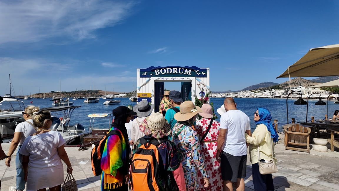 BODRUM’UN YENİ FOTOĞRAF DURAKLARI İLGİ GÖRÜYOR