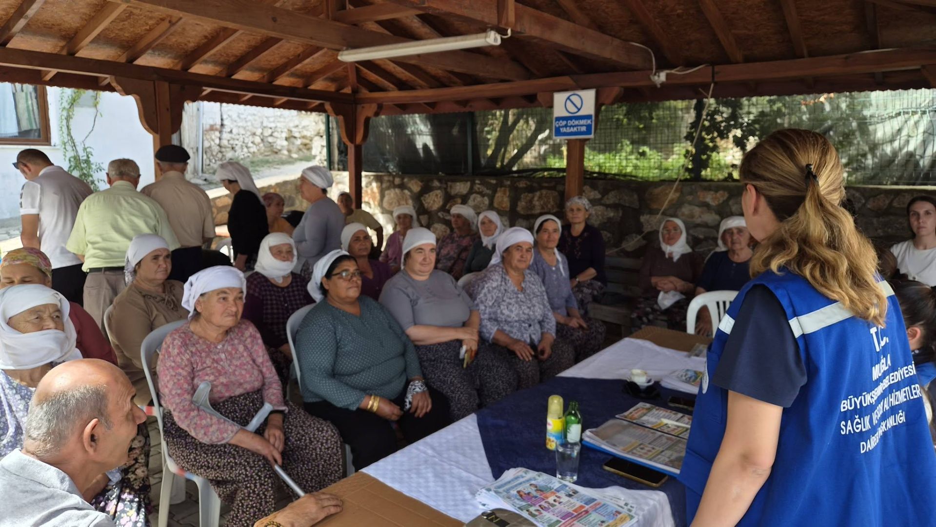 BÜYÜKŞEHİRİN SAĞLIK EKİBİ SAHAYA İNDİ: VATANDAŞIN ÖLÇÜMLERİ MAHALLESİNDE YAPILIYOR