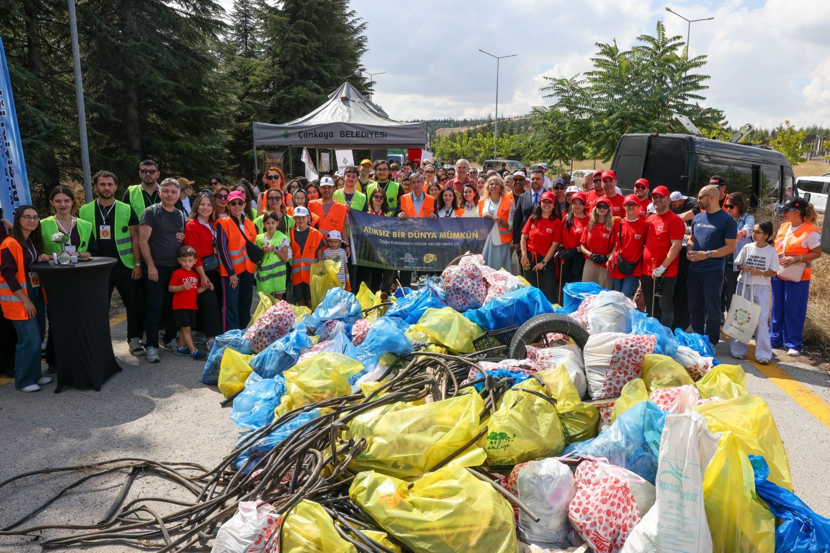 ÇANKAYA’DA 226 POŞET ATIK TOPLANDI: HEDEF TEMİZ BİR GELECEK