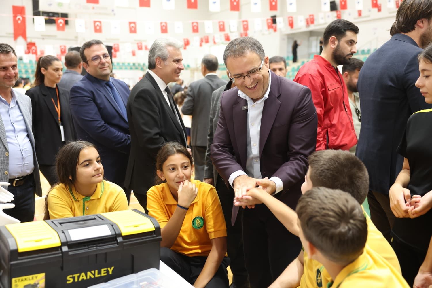 “ÇOCUKLARIMIZIN MERAKI ÜLKEMİZİN GELECEĞİDİR”