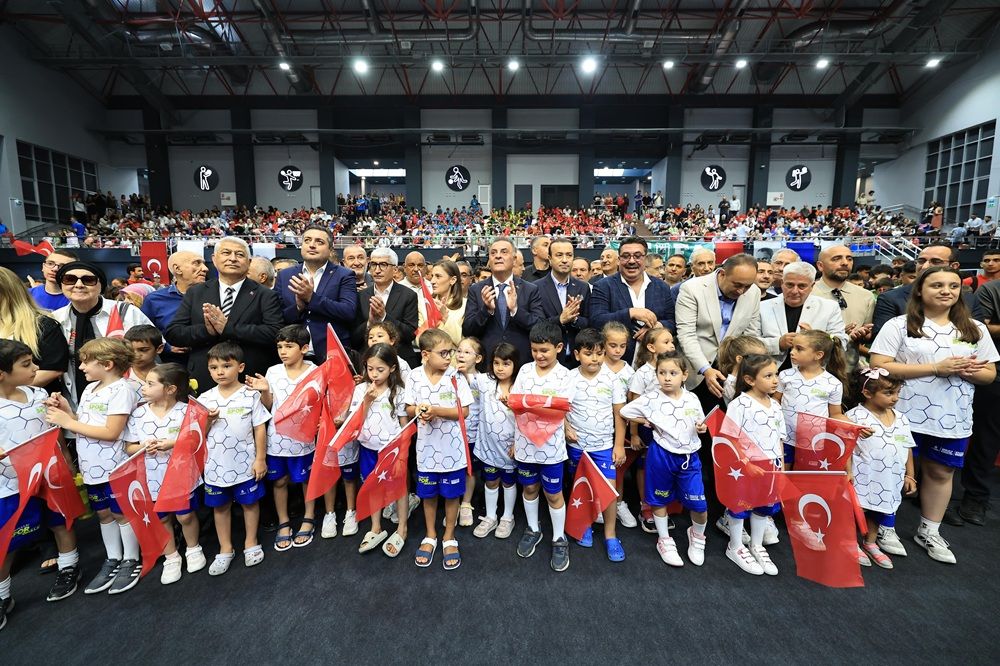 İBB FATİH SPOR KOMPLEKSİ YENİLENEN YÜZÜYLE HİZMETE AÇILDI 
