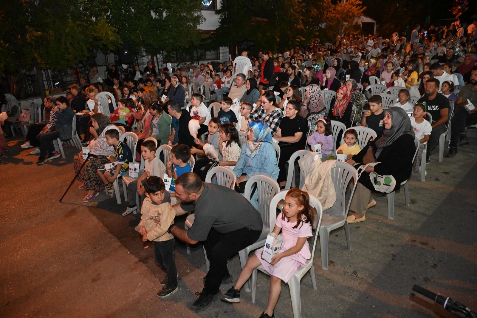 ISPARTA’DA YAZ AKŞAMLARI ÇOCUKLARLA RENKLENİYOR