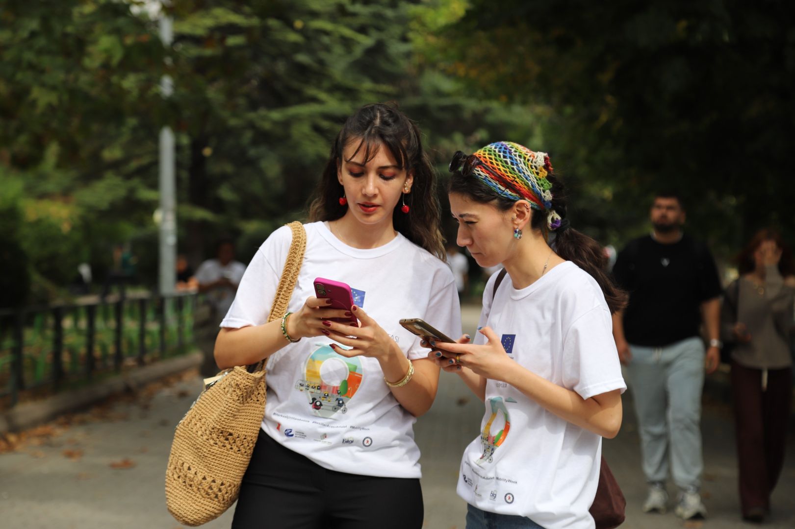 ŞEHRİN İZİNDE KEŞİF VE YÖN BULMA YARIŞMASI İLE ESKİŞEHİR’İ ADIM ADIM KEŞFETTİLER