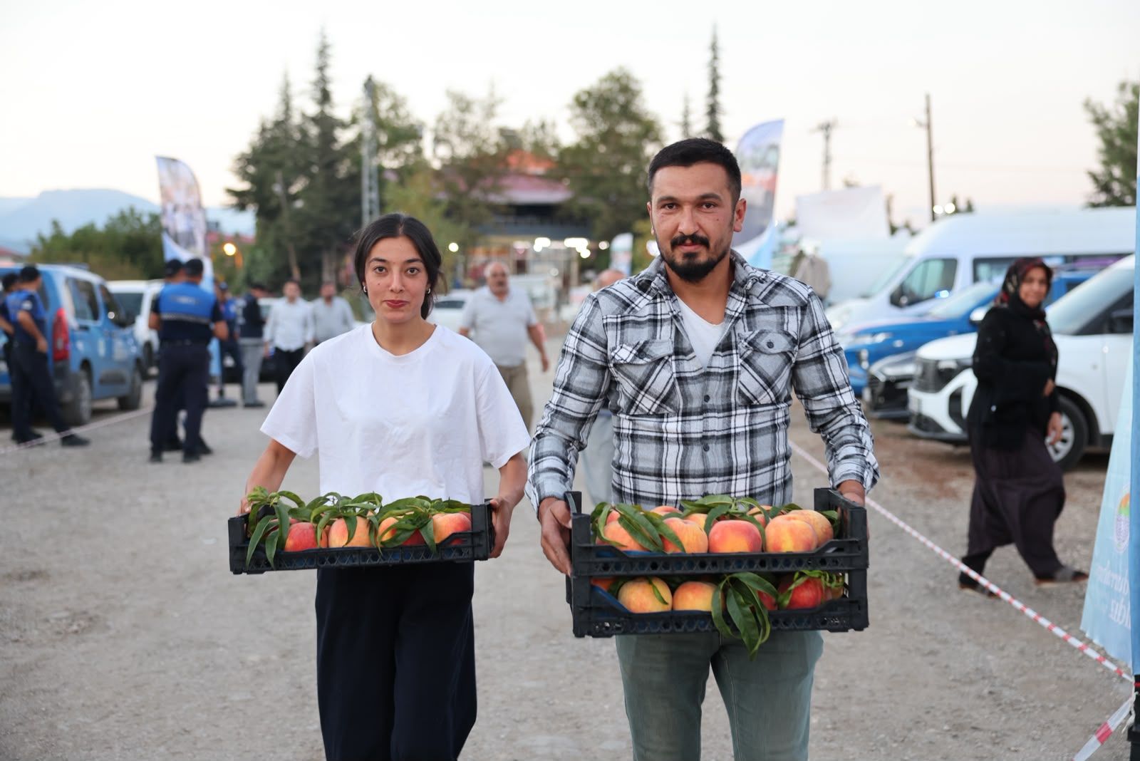 TOROSLAR’DA HASAT COŞKUSU: ÜRETİCİLERİN EMEĞİ ÖDÜLLENDİRİLDİ