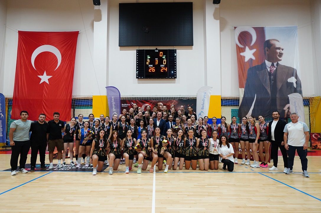 VOLEYBOL HEYECANI ZAFER KUPASIYLA TAÇLANDI 